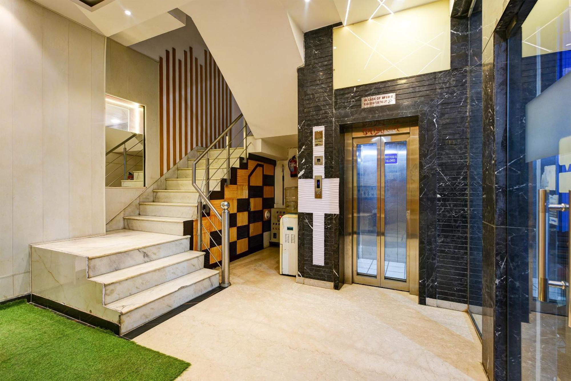 Hotel Shri Vinayak In City Centre At New Delhi Railway Station-By Rcg Hotels Exterior photo