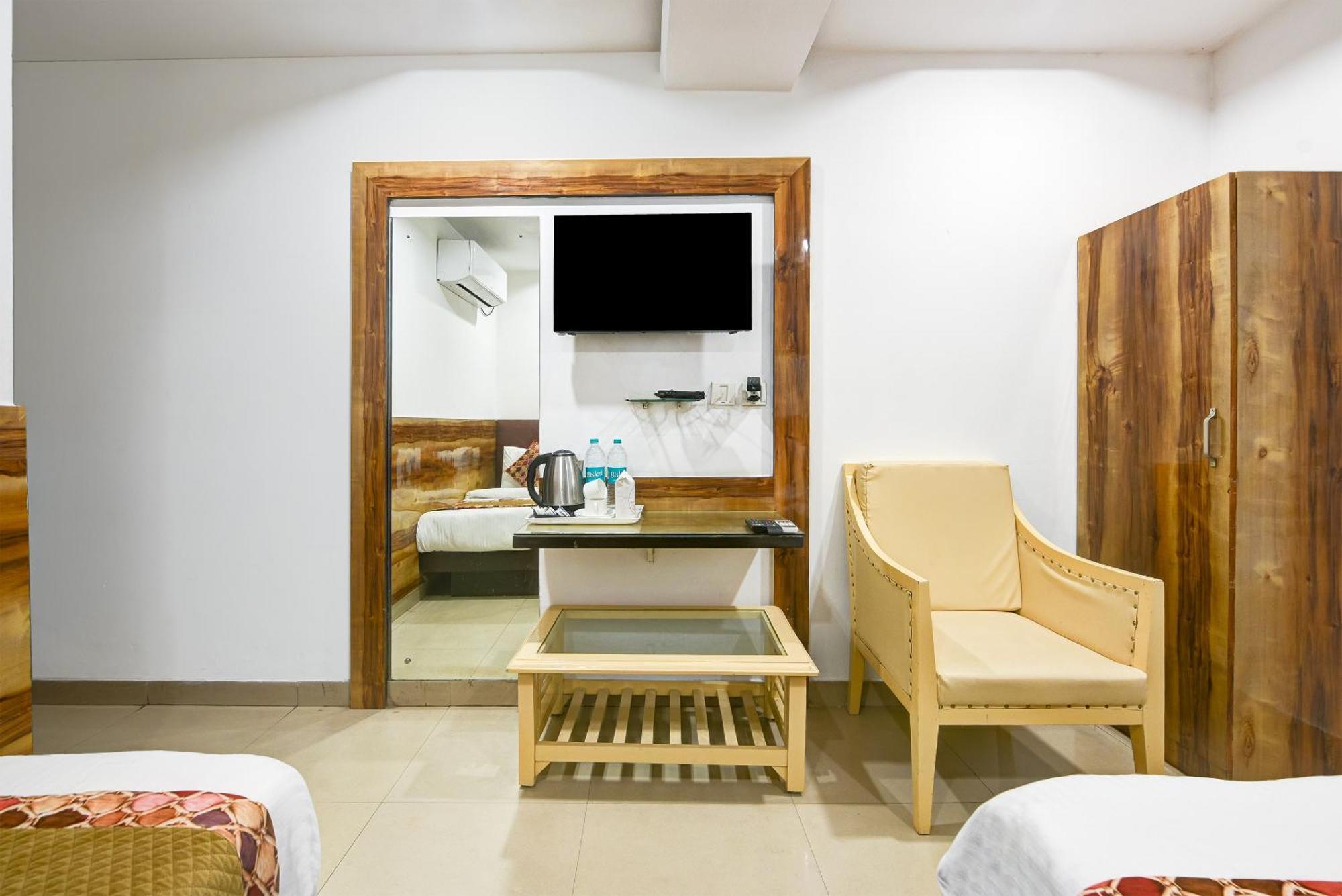 Hotel Shri Vinayak In City Centre At New Delhi Railway Station-By Rcg Hotels Exterior photo