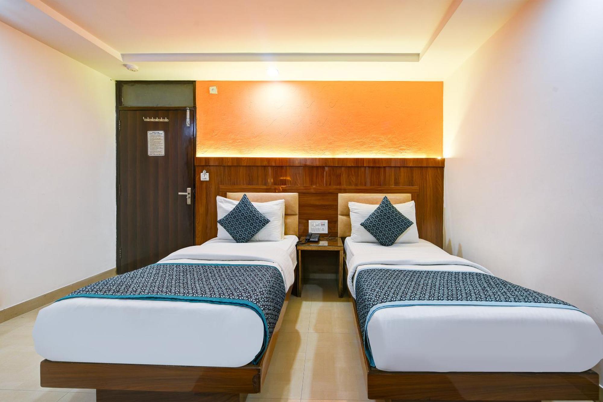 Hotel Shri Vinayak In City Centre At New Delhi Railway Station-By Rcg Hotels Exterior photo