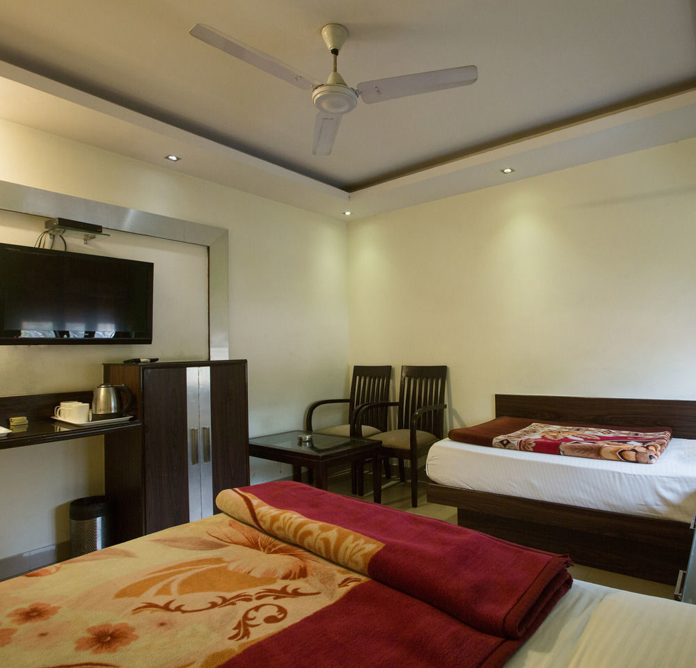 Hotel Shri Vinayak In City Centre At New Delhi Railway Station-By Rcg Hotels Exterior photo