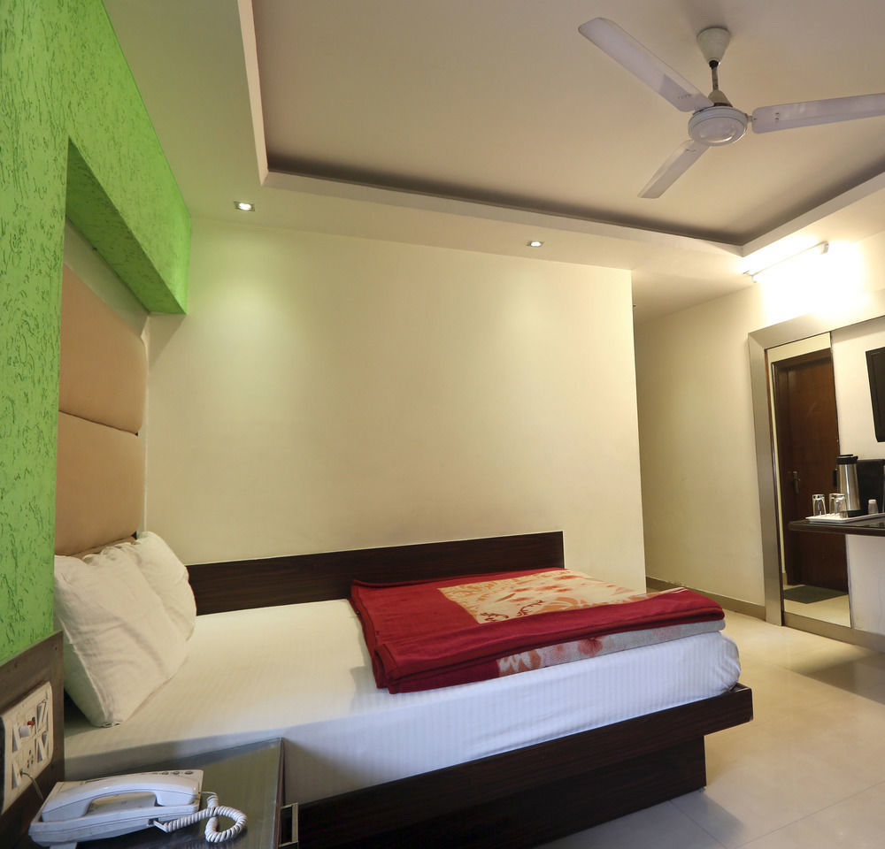 Hotel Shri Vinayak In City Centre At New Delhi Railway Station-By Rcg Hotels Exterior photo