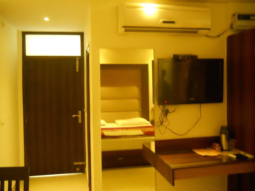 Hotel Shri Vinayak In City Centre At New Delhi Railway Station-By Rcg Hotels Exterior photo